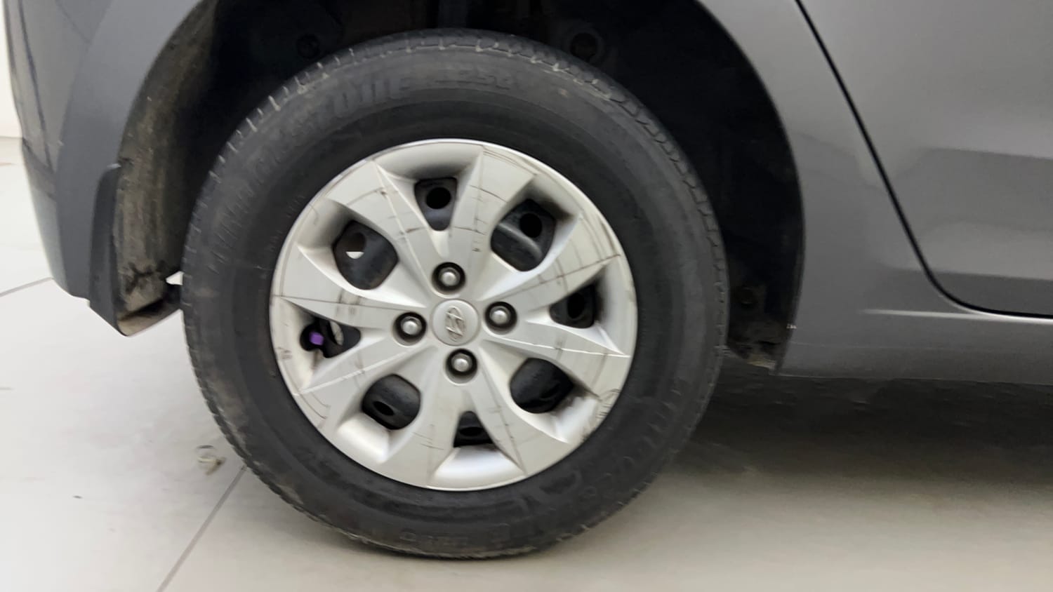 Used 2018 Hyundai Elite i20 Sportz 1.2 Petrol Manual tyres RIGHT REAR TYRE RIM VIEW