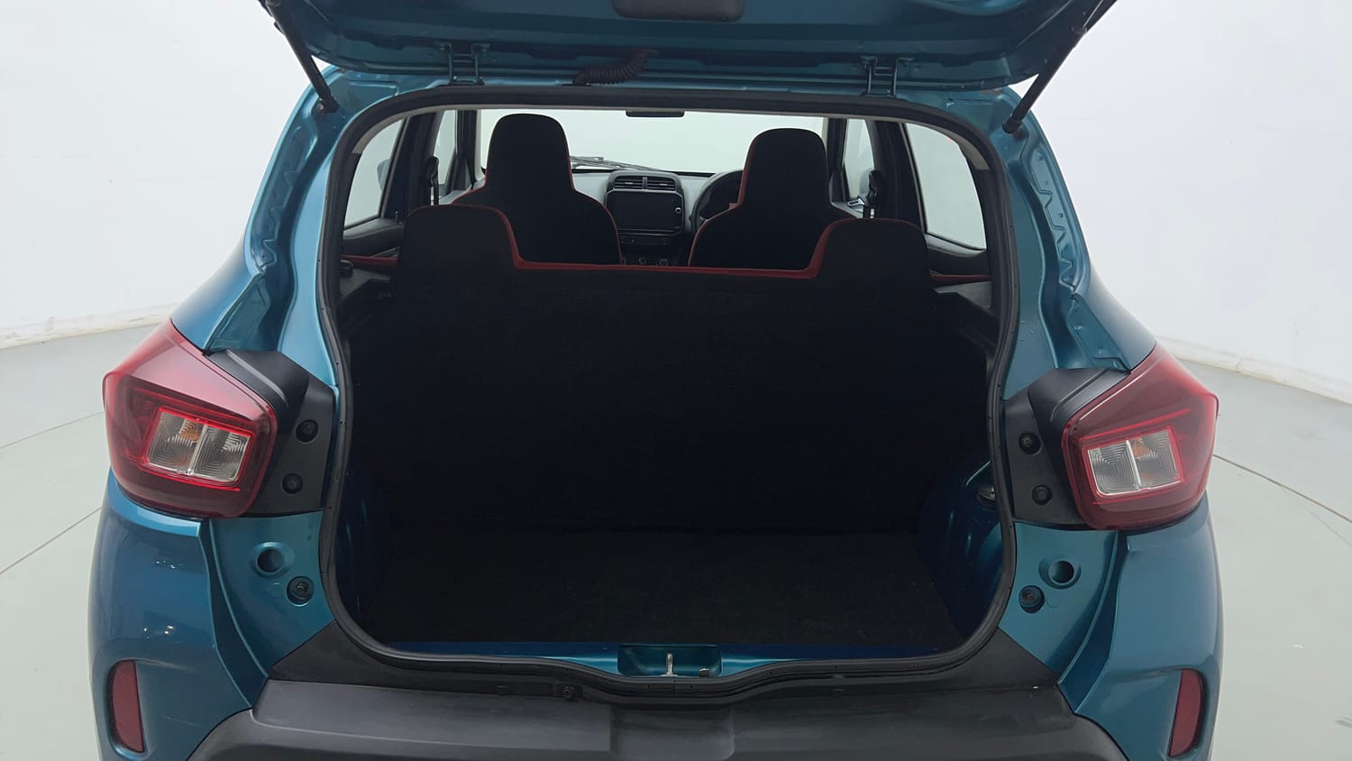 Used 2020 Renault Kwid RXT 1.0 Opt Petrol Manual interior DICKY INSIDE VIEW