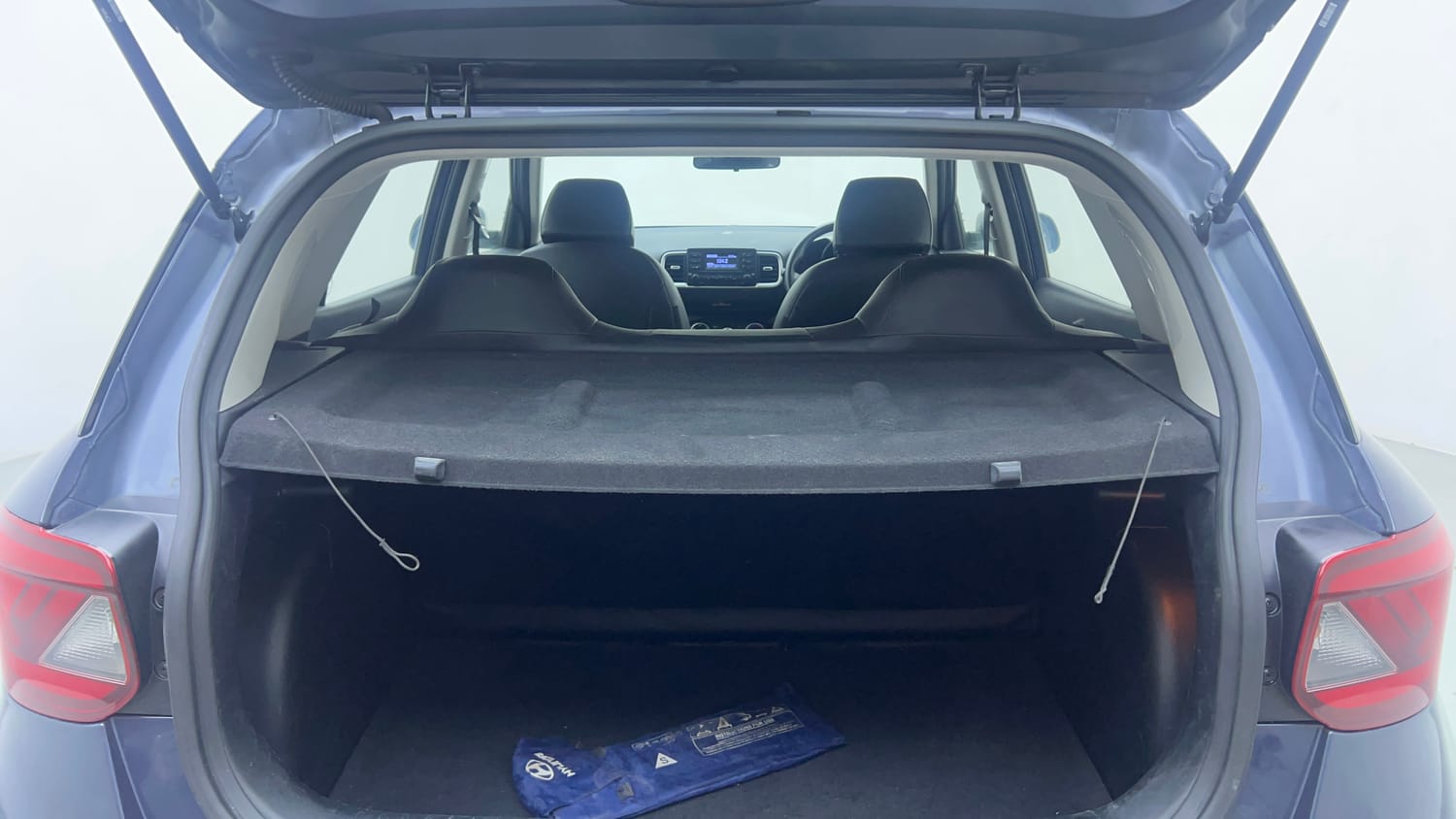 Used 2019 Hyundai Venue S 1.2 Petrol Petrol Manual interior DICKY INSIDE VIEW