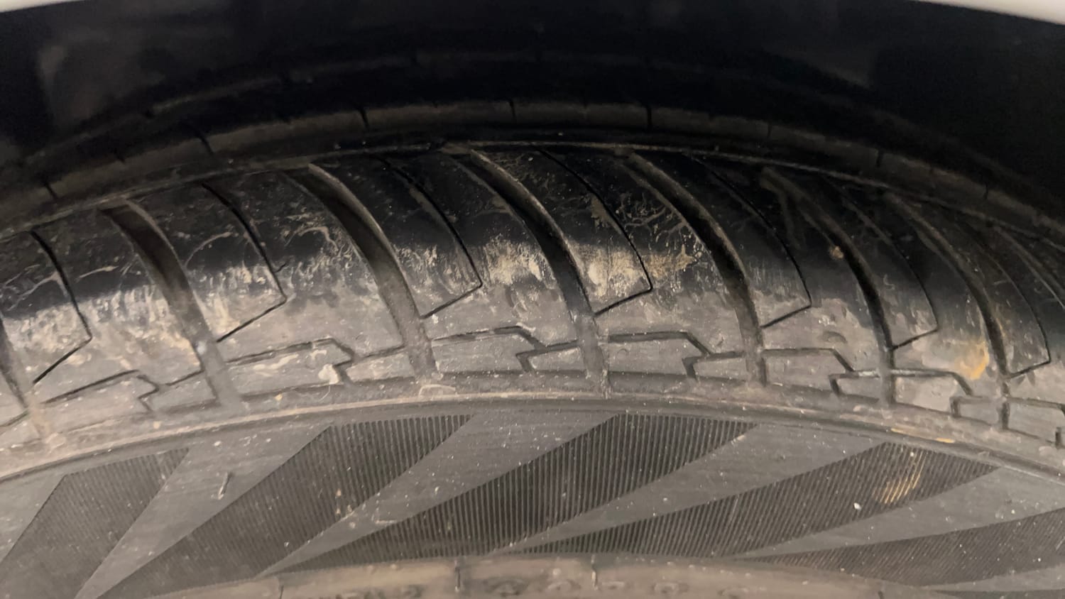 Used 2017 Ford Figo Titanium 1.2 Ti-VCT Petrol Manual tyres LEFT FRONT TYRE TREAD VIEW