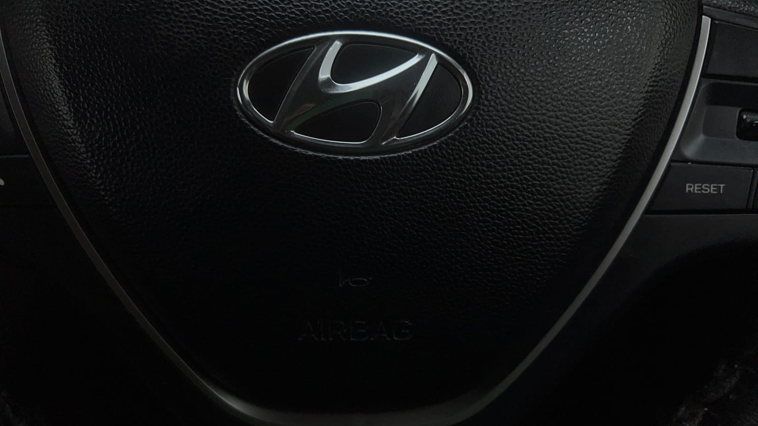 Used 2019 Hyundai Elite i20 Sportz Plus 1.2 Petrol Manual top_features Airbags