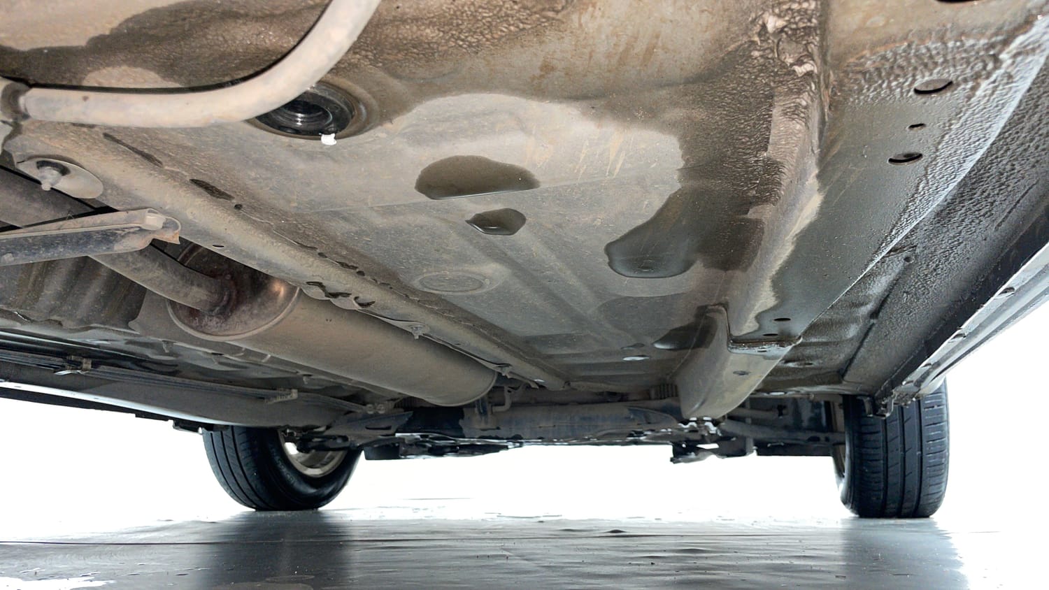Used 2019 Maruti Suzuki Dzire ZXi AMT Petrol Automatic extra REAR RIGHT UNDERBODY VIEW