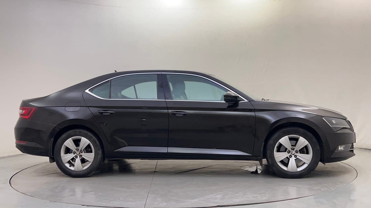 Used 2018 Skoda Superb Style TSI AT Petrol Automatic exterior RIGHT SIDE VIEW