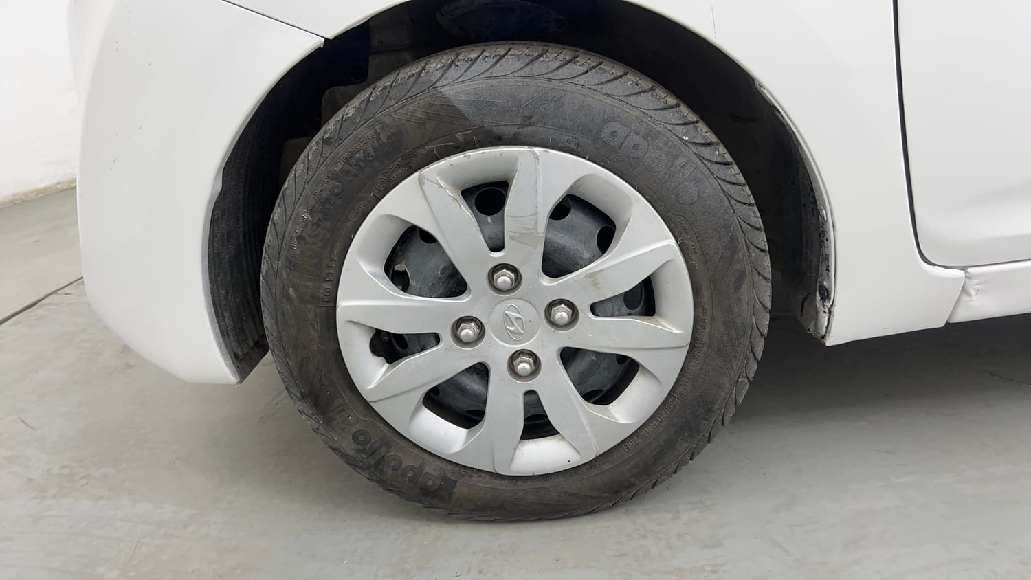 Used 2017 Hyundai Eon Magna + Petrol Manual tyres LEFT FRONT TYRE RIM VIEW