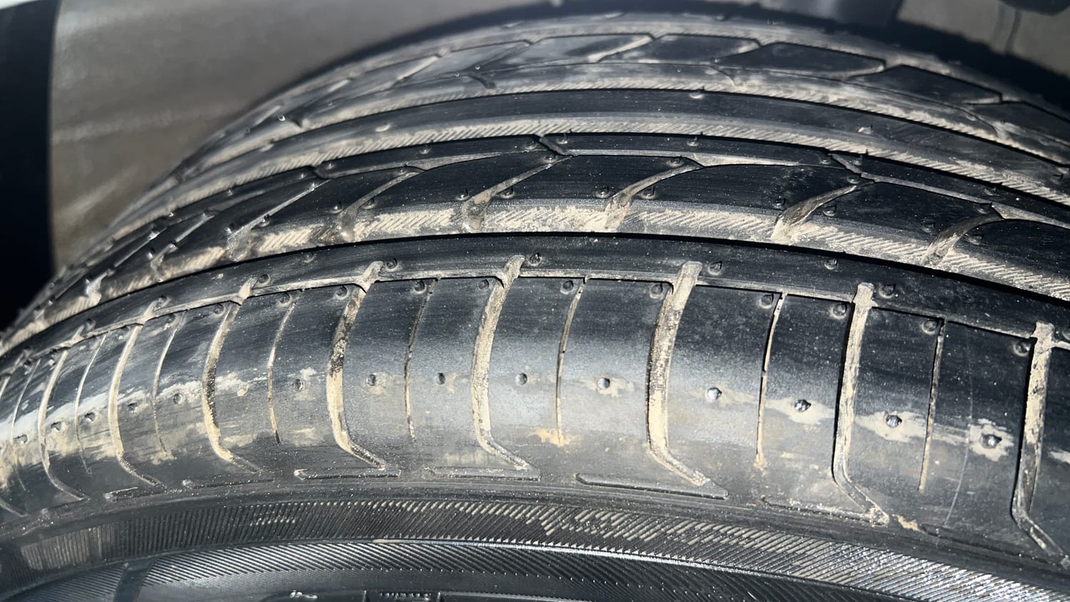 Used 2017 Hyundai Verna SX (O) 1.6 VTVT AT Petrol Automatic tyres RIGHT FRONT TYRE TREAD VIEW