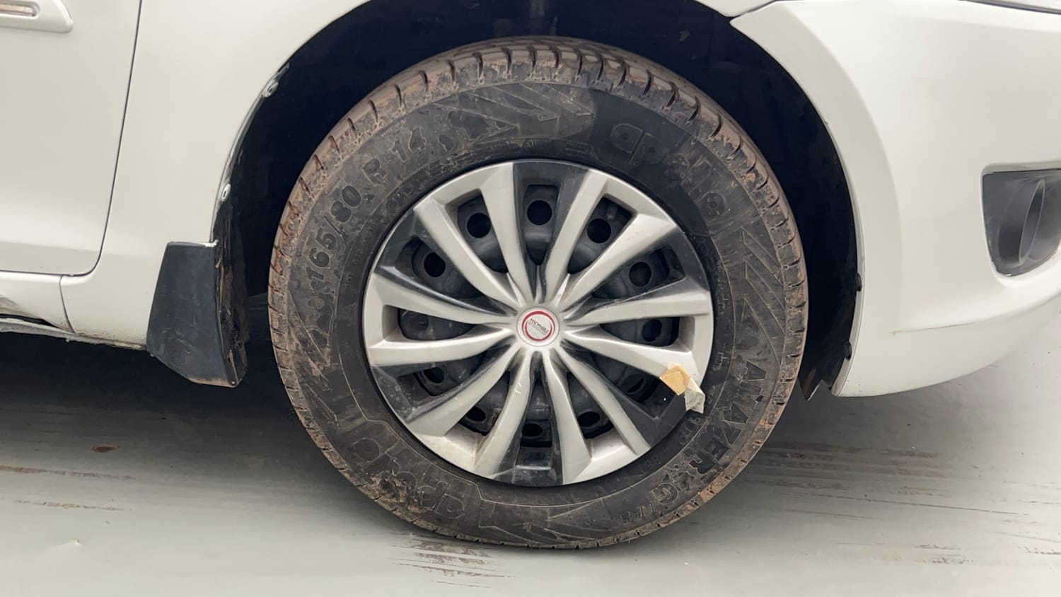 Used 2013 Maruti Suzuki Swift VXi Petrol Manual tyres RIGHT FRONT TYRE RIM VIEW