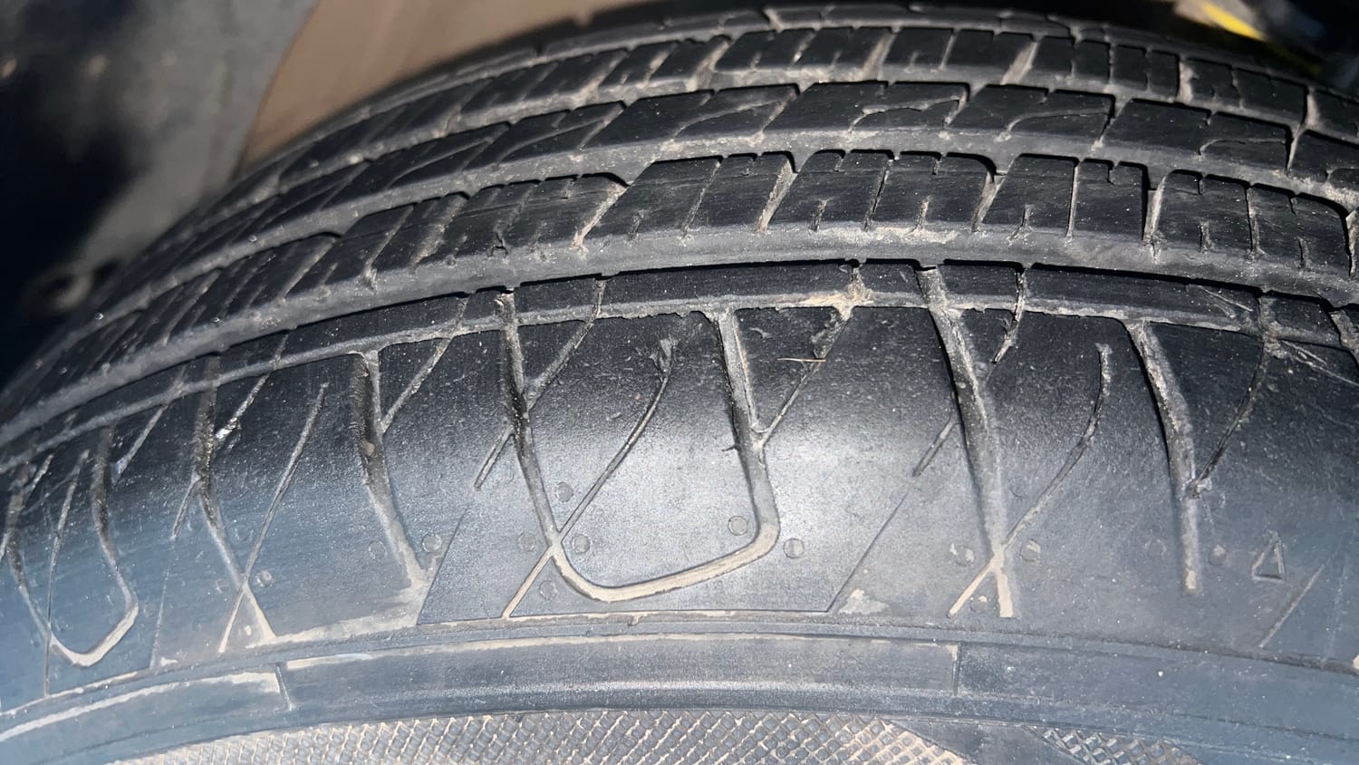 Used 2025 Mahindra XUV 3XO AX5 1.2 Petrol Petrol Manual tyres RIGHT FRONT TYRE TREAD VIEW