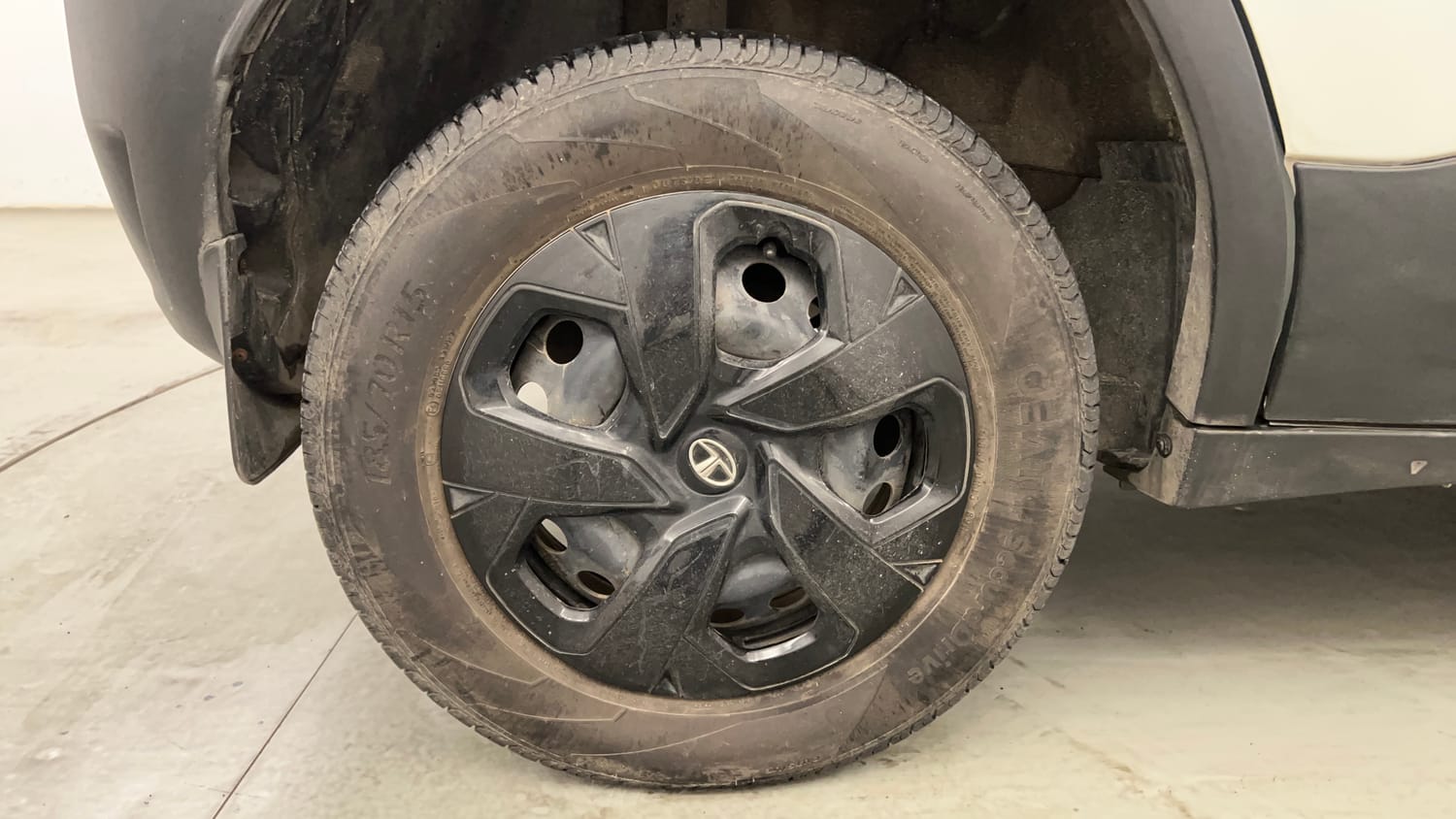 Used 2023 Tata Punch Adventure AMT Petrol Automatic tyres RIGHT REAR TYRE RIM VIEW