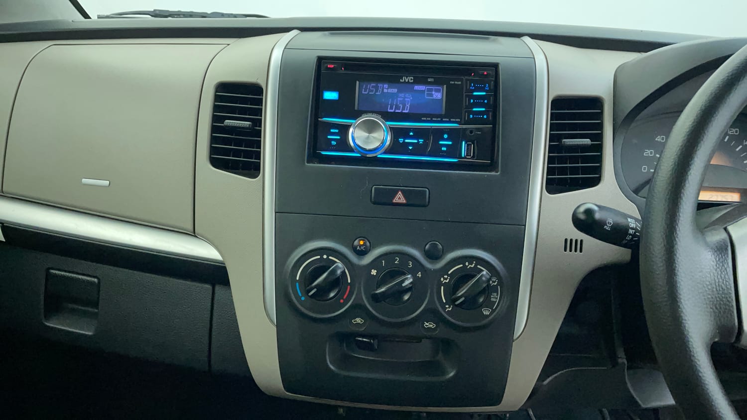 Used 2013 Maruti Suzuki Wagon R LXI Petrol Manual interior MUSIC SYSTEM & AC CONTROL VIEW