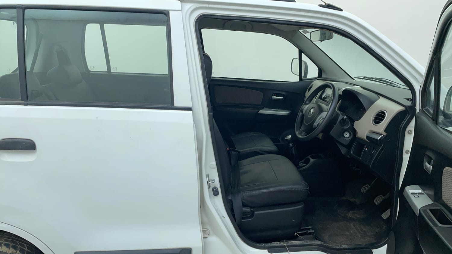 Used 2013 Maruti Suzuki Wagon R LXI Petrol Manual interior RIGHT SIDE FRONT DOOR CABIN VIEW
