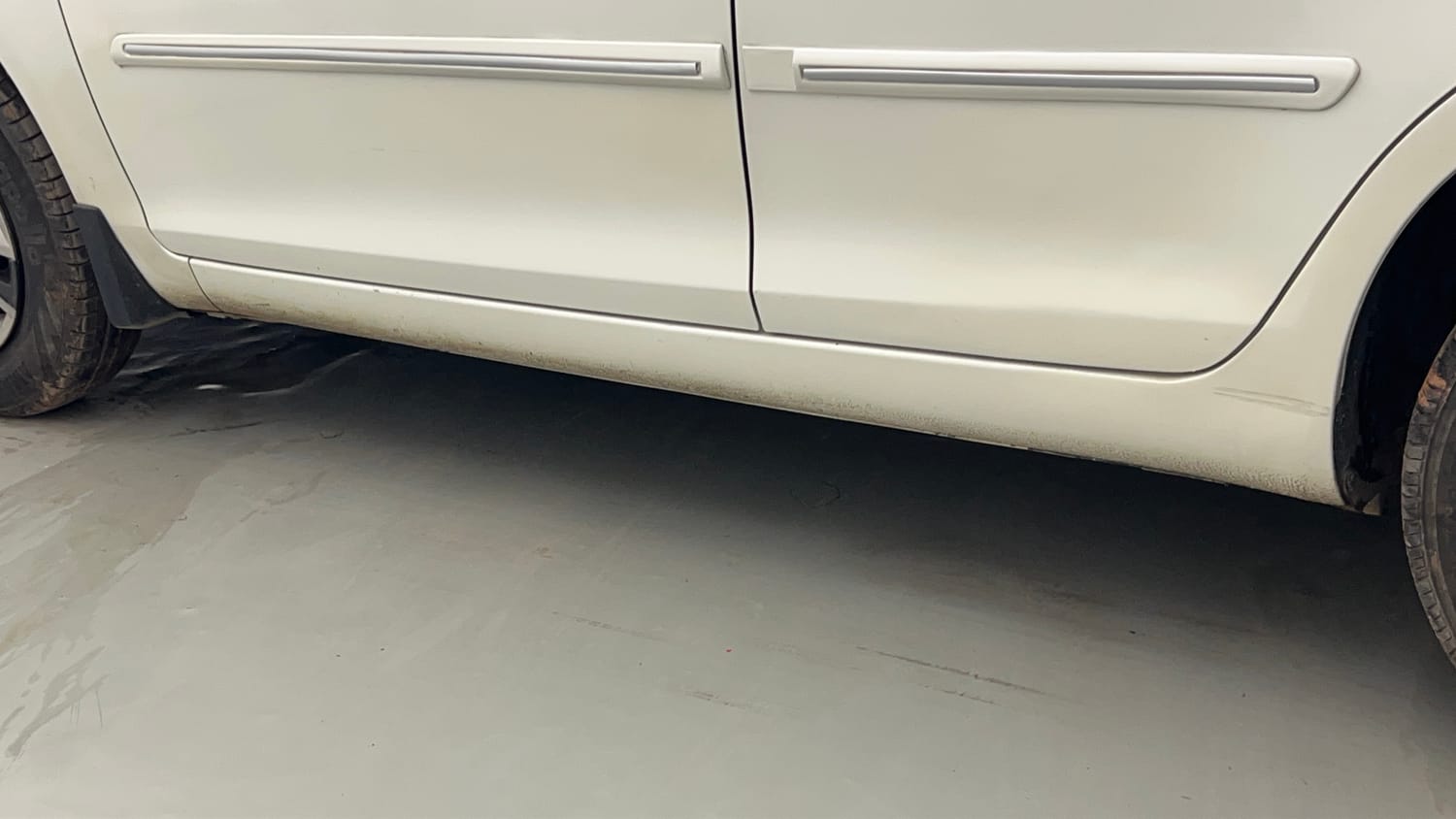 Used 2013 Maruti Suzuki Swift VXi Petrol Manual dents MINOR SCRATCH