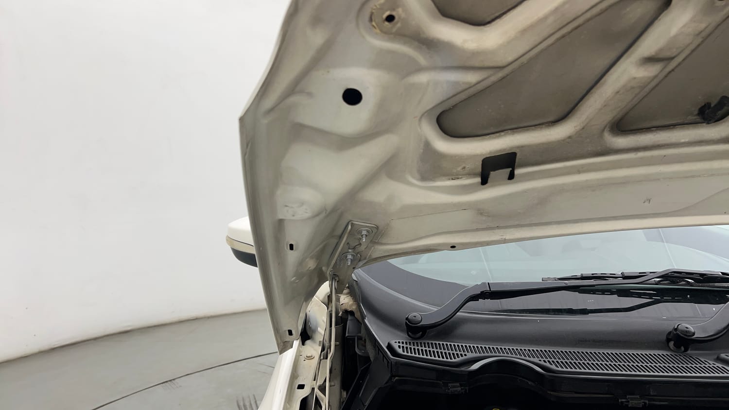 Used 2017 Ford EcoSport Trend 1.5L TDCi Diesel Manual engine ENGINE RIGHT SIDE HINGE & APRON VIEW