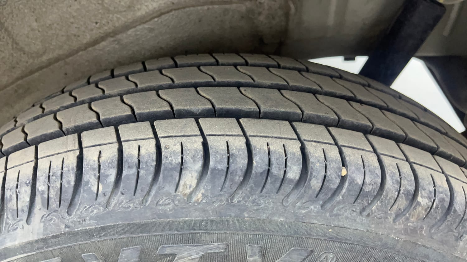 Used 2019 Maruti Suzuki Wagon R 1.0 VXI AMT (O) Petrol Automatic tyres LEFT REAR TYRE TREAD VIEW