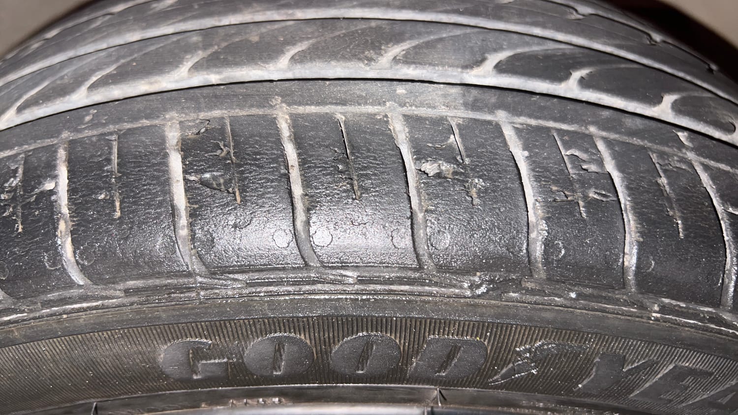 Used 2023 Tata Tiago XZA Plus Petrol Automatic tyres RIGHT FRONT TYRE TREAD VIEW