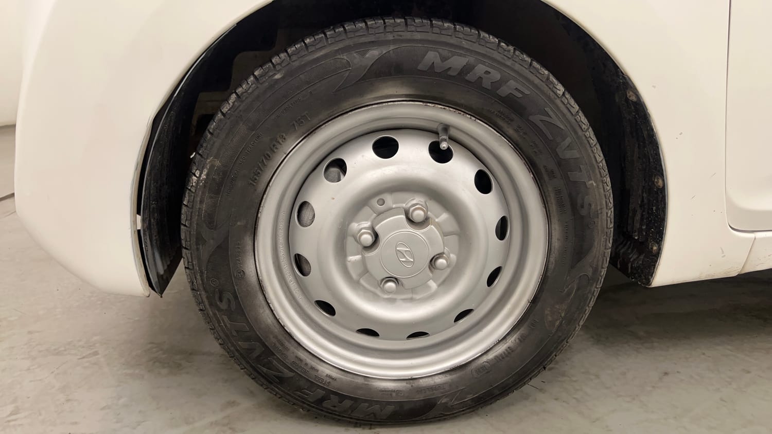 Used 2018 Hyundai Eon Era + Petrol Manual tyres LEFT FRONT TYRE RIM VIEW