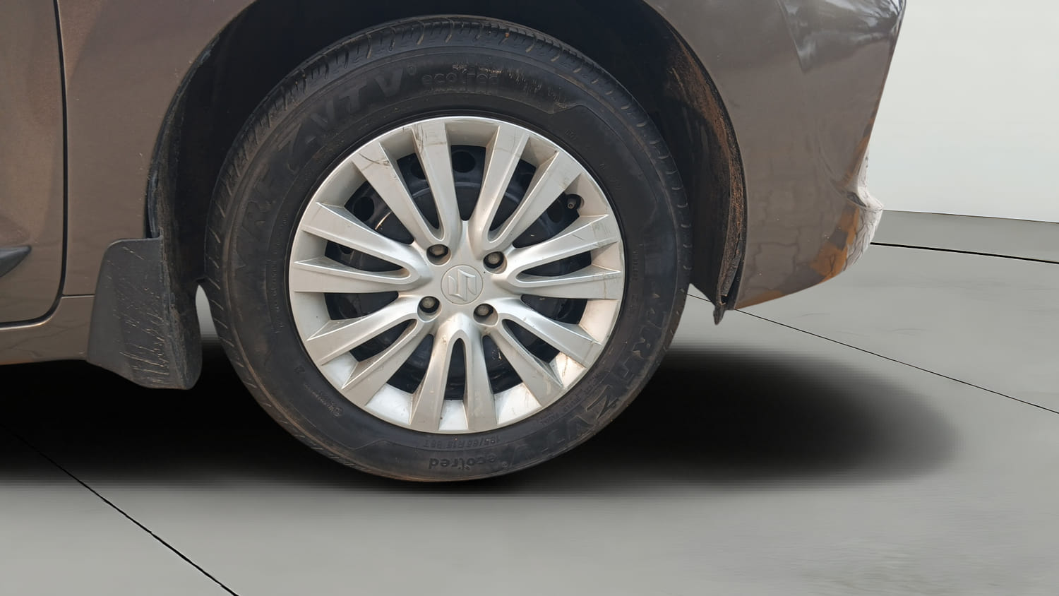 Used 2021 Maruti Suzuki Baleno Delta Petrol Manual tyres RIGHT FRONT TYRE RIM VIEW