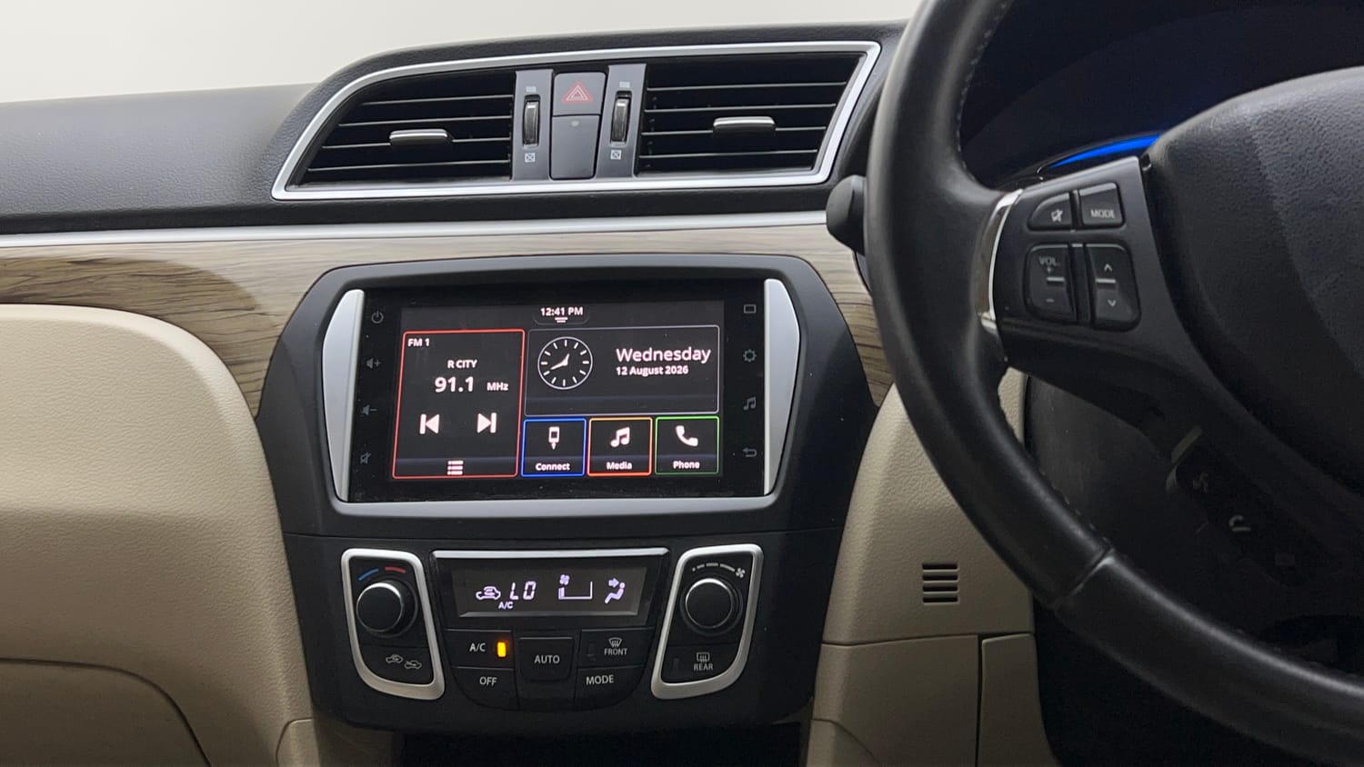 Used 2022 Maruti Suzuki Ciaz Alpha 1.5 AT Petrol Automatic interior MUSIC SYSTEM & AC CONTROL VIEW