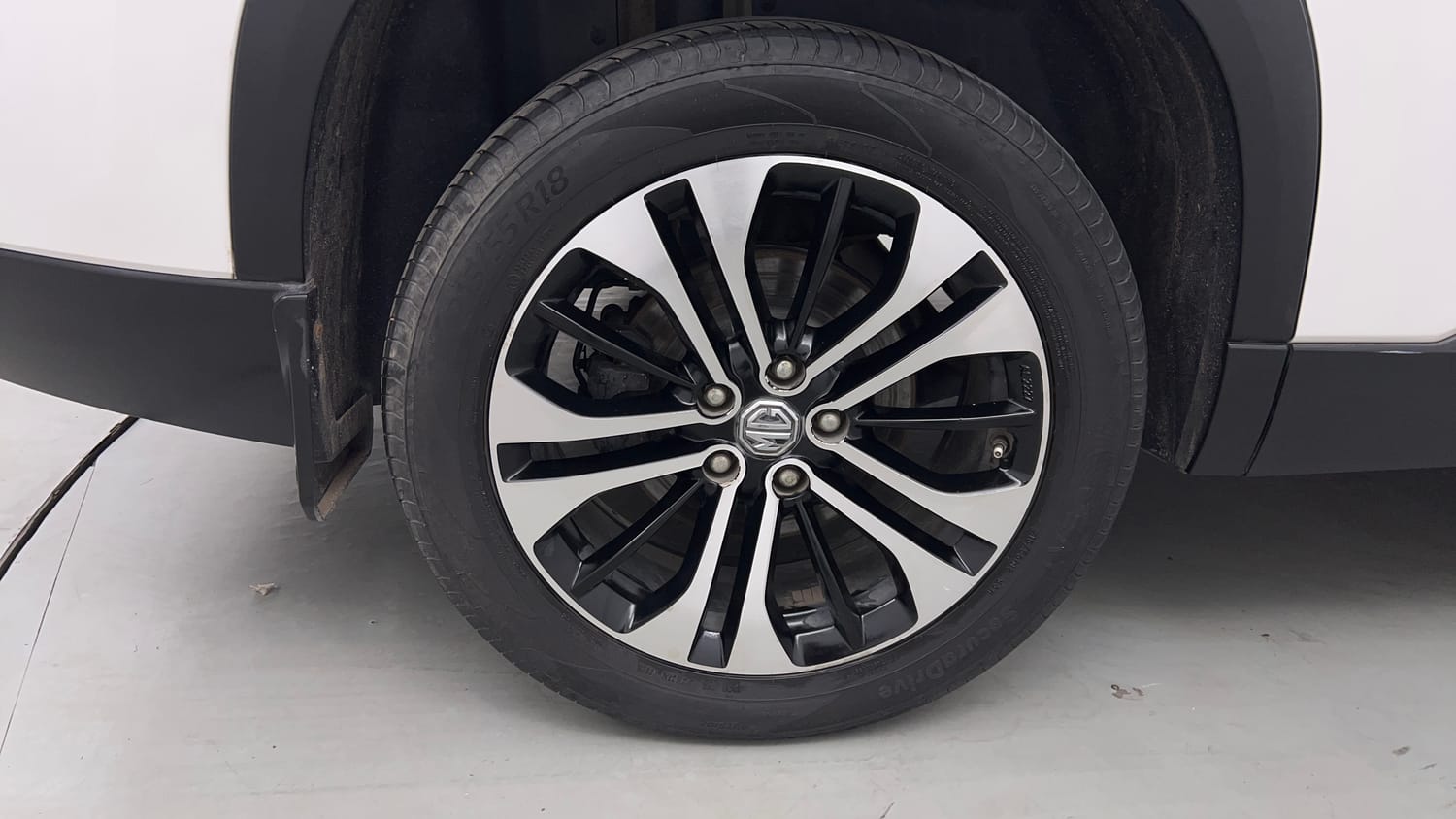 Used 2021 MG Motors Hector Plus Sharp 2.0 Diesel Turbo MT 6-STR Diesel Manual tyres RIGHT REAR TYRE RIM VIEW
