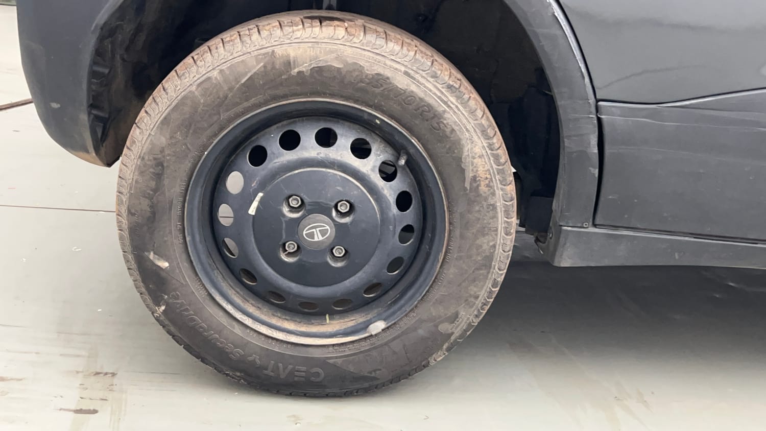Used 2024 Tata Punch Pure MT Petrol Manual tyres RIGHT REAR TYRE RIM VIEW
