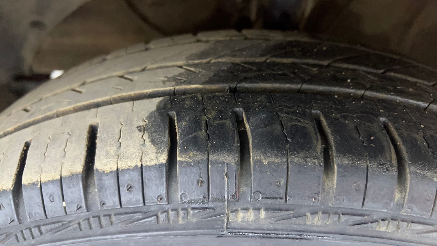 Used 2019 Maruti Suzuki Swift VDi Diesel Manual tyres LEFT FRONT TYRE TREAD VIEW