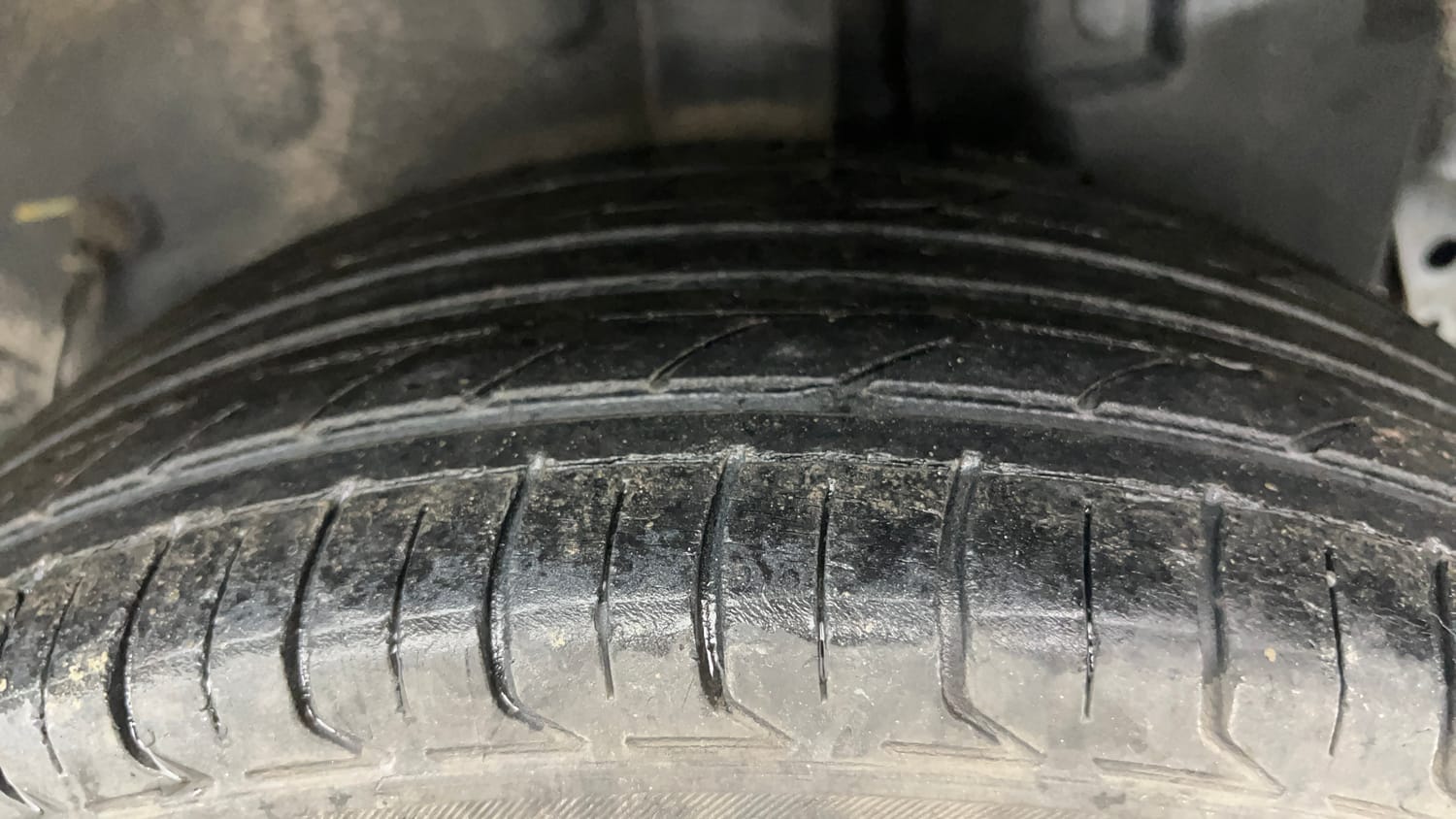 Used 2014 Toyota Etios Liva GD Diesel Manual tyres LEFT REAR TYRE TREAD VIEW