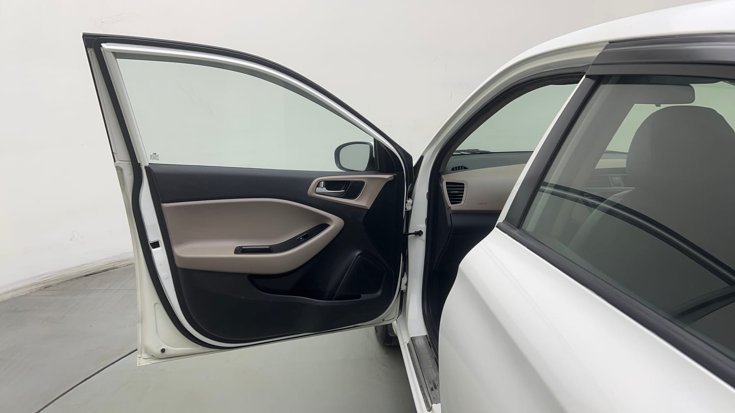 Used 2019 Hyundai Elite i20 Sportz Plus 1.2 Petrol Manual interior LEFT FRONT DOOR OPEN VIEW
