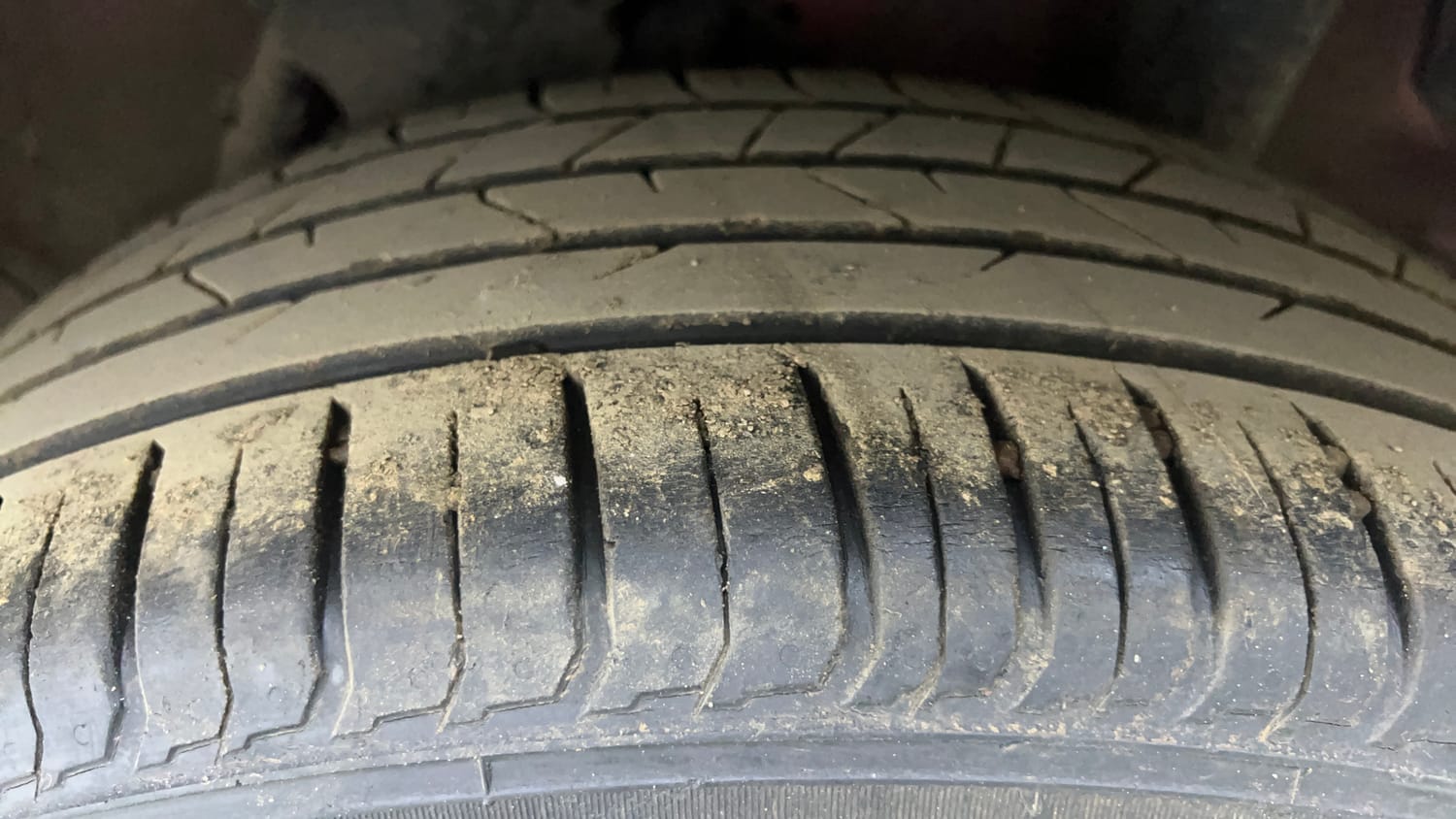 Used 2022 Hyundai Venue SX (O) 1.5 CRDi Diesel Manual tyres LEFT REAR TYRE TREAD VIEW