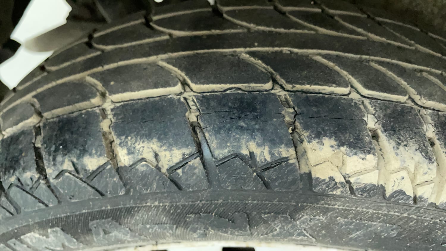 Used 2013 Maruti Suzuki Wagon R LXI Petrol Manual tyres RIGHT REAR TYRE TREAD VIEW