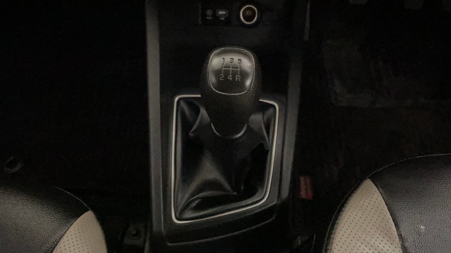 Used 2017 Hyundai Elite i20 Asta 1.2 Petrol Manual interior GEAR  KNOB VIEW