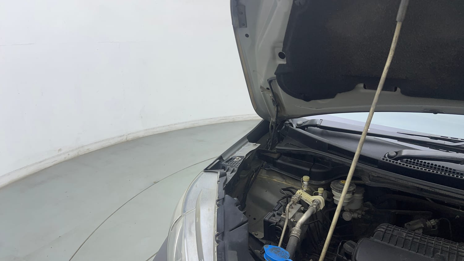 Used 2017 Honda WR-V VX MT Petrol Petrol Manual engine ENGINE RIGHT SIDE HINGE & APRON VIEW