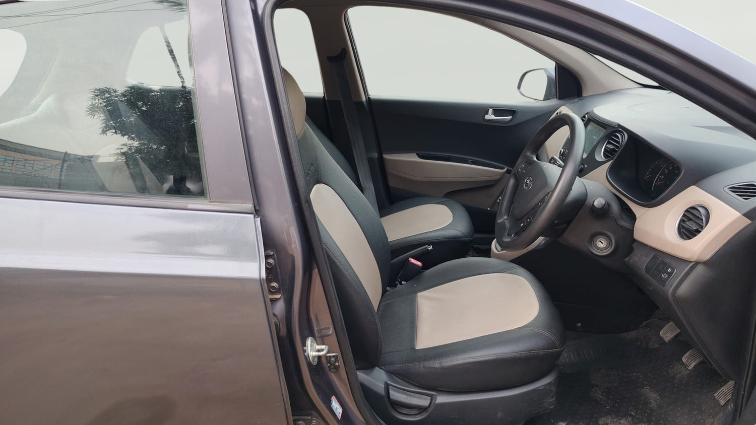 Used 2017 Hyundai Grand i10 Sportz (O) 1.2 Kappa VTVT Petrol Manual interior RIGHT SIDE FRONT DOOR CABIN VIEW