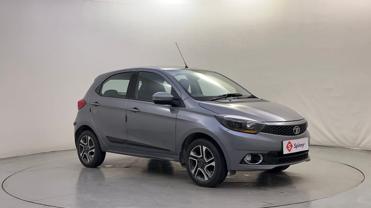 Used 2019 Tata Tiago Revotron XZA Plus Petrol Automatic exterior RIGHT FRONT CORNER VIEW