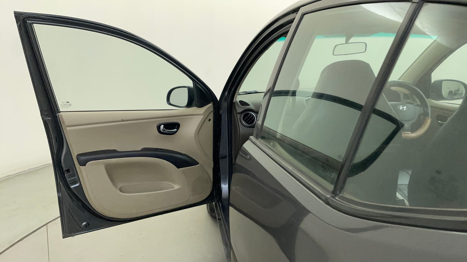 Used 2013 Hyundai i10 Magna 1.2 Kappa2 Petrol Manual interior LEFT FRONT DOOR OPEN VIEW