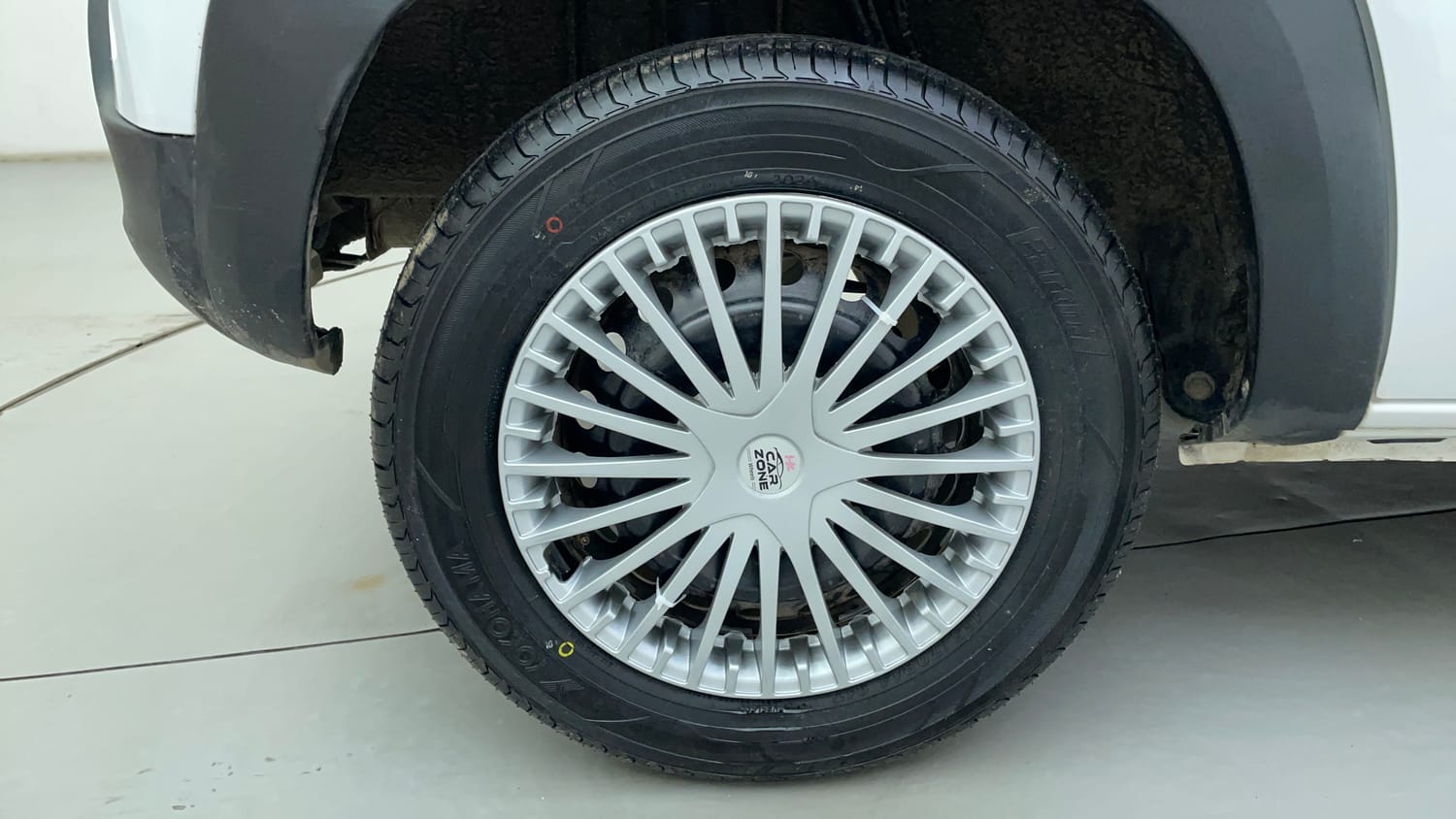 Used 2023 Renault Kwid RXT 1.0 AMT Petrol Automatic tyres RIGHT REAR TYRE RIM VIEW