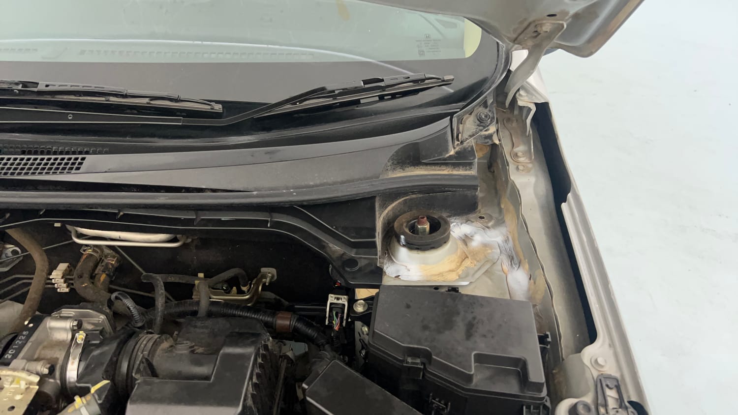 Used 2021 Honda Amaze 1.2 V MT Petrol Petrol Manual engine ENGINE LEFT SIDE HINGE & APRON VIEW