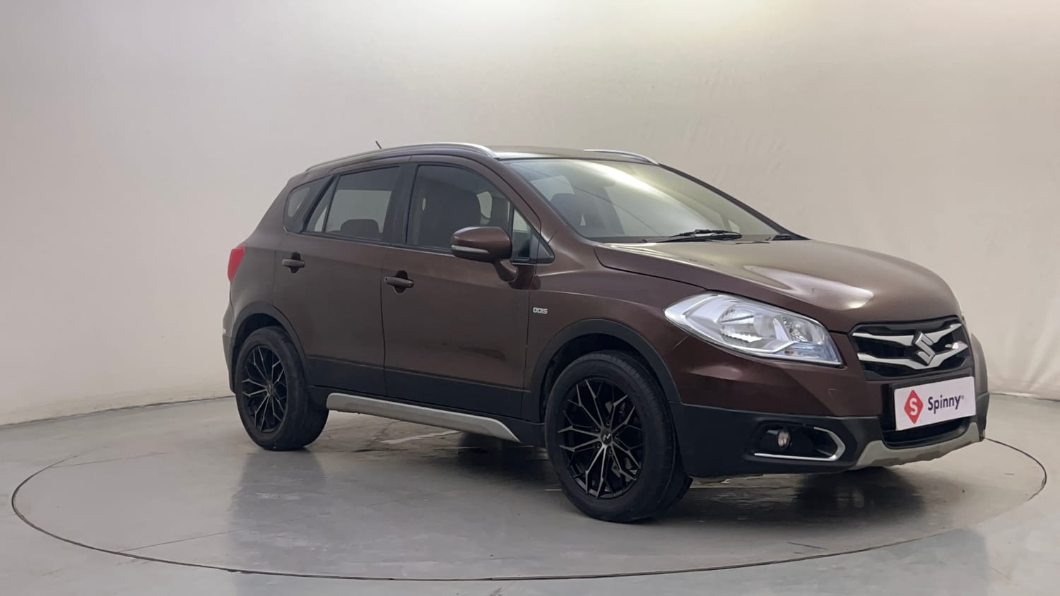 Used 2016 Maruti Suzuki S-Cross Delta 1.6 Diesel Manual exterior RIGHT FRONT CORNER VIEW