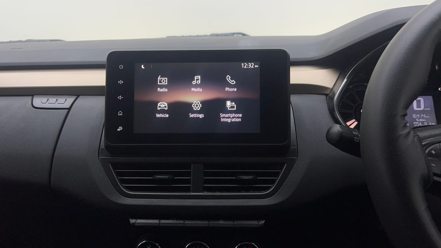 Used 2021 Renault Kiger RXT 1.0 Turbo MT Petrol Manual top_features Integrated (in-dash) music system