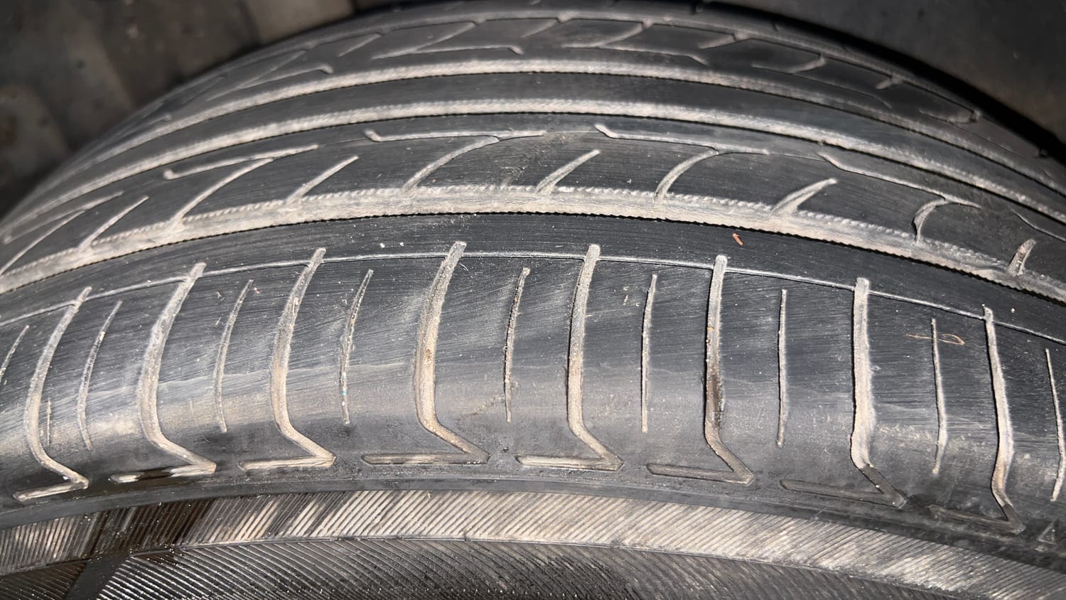 Used 2016 Maruti Suzuki S-Cross Delta 1.6 Diesel Manual tyres RIGHT REAR TYRE TREAD VIEW