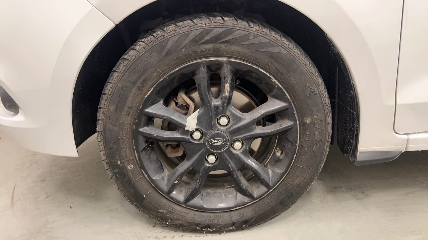 Used 2017 Ford Figo Titanium 1.2 Ti-VCT Petrol Manual tyres LEFT FRONT TYRE RIM VIEW