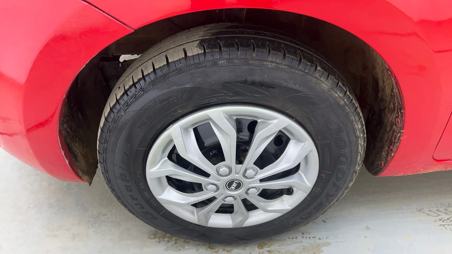 Used 2019 Maruti Suzuki Swift VDi Diesel Manual tyres LEFT FRONT TYRE RIM VIEW