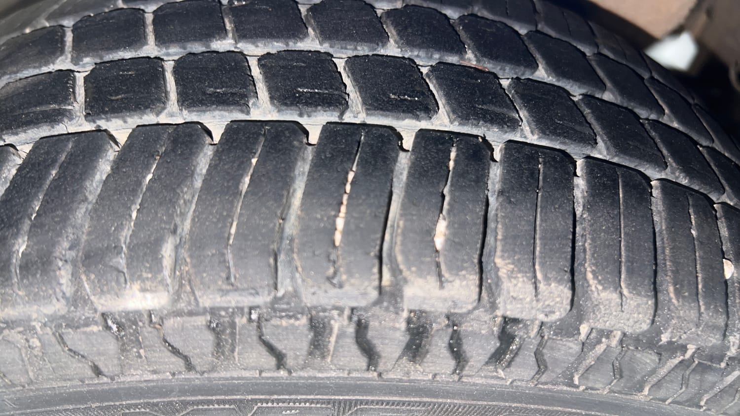 Used 2018 Hyundai Eon Era + Petrol Manual tyres LEFT REAR TYRE TREAD VIEW