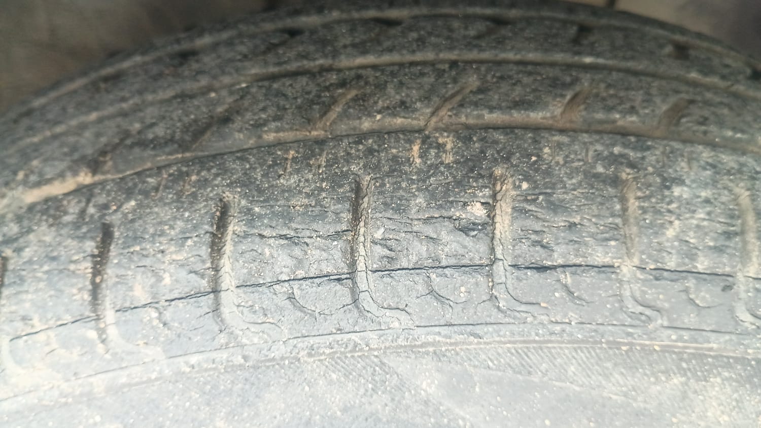 Used 2019 Renault Kwid RXT Opt Petrol Manual tyres RIGHT FRONT TYRE TREAD VIEW