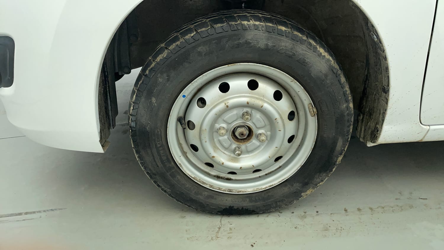 Used 2013 Maruti Suzuki Wagon R LXI Petrol Manual tyres LEFT FRONT TYRE RIM VIEW
