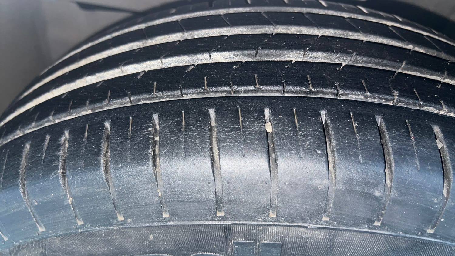 Used 2022 Maruti Suzuki Baleno Delta MT Petrol Manual tyres LEFT FRONT TYRE TREAD VIEW