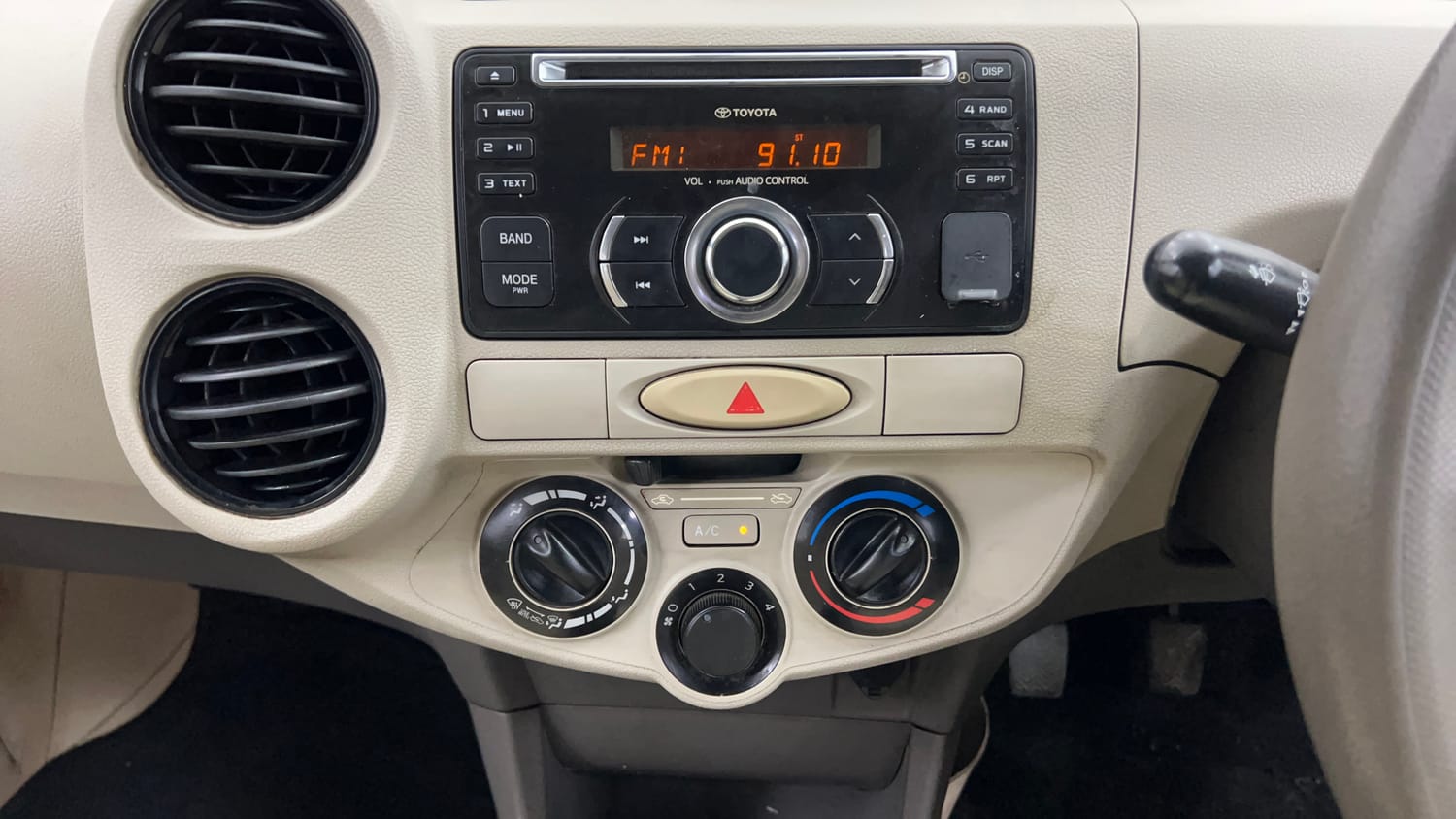 Used 2014 Toyota Etios Liva GD Diesel Manual interior MUSIC SYSTEM & AC CONTROL VIEW