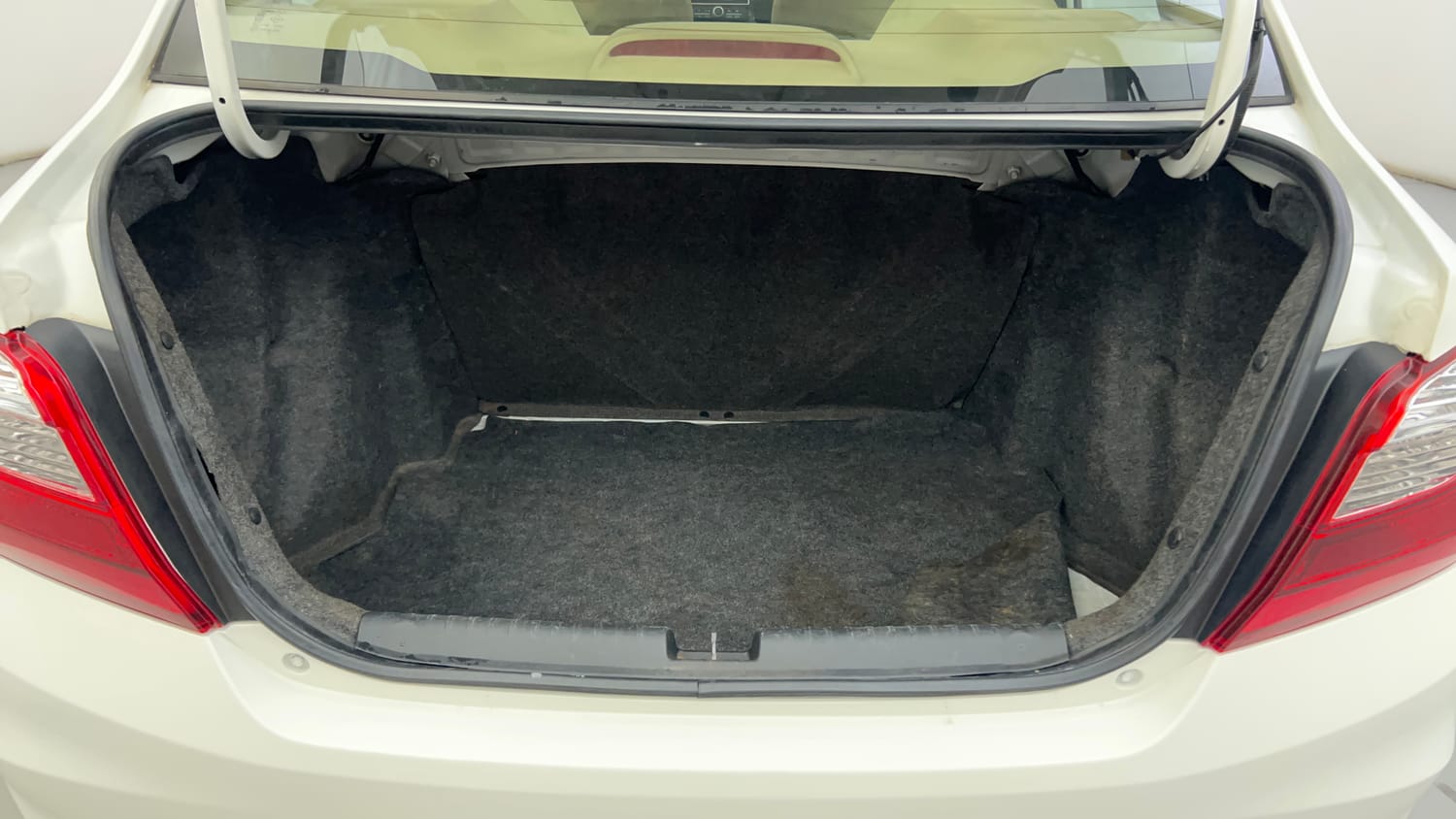 Used 2016 Honda Amaze 1.2 SX i-VTEC Petrol Manual interior DICKY INSIDE VIEW