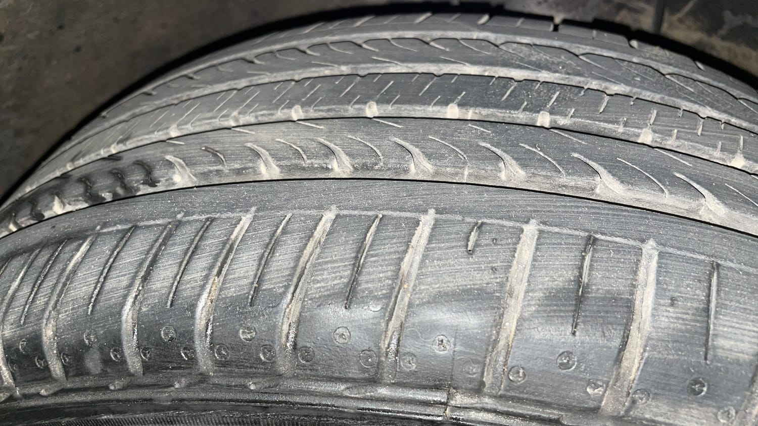 Used 2017 Hyundai Elite i20 Asta 1.2 Petrol Manual tyres RIGHT FRONT TYRE TREAD VIEW