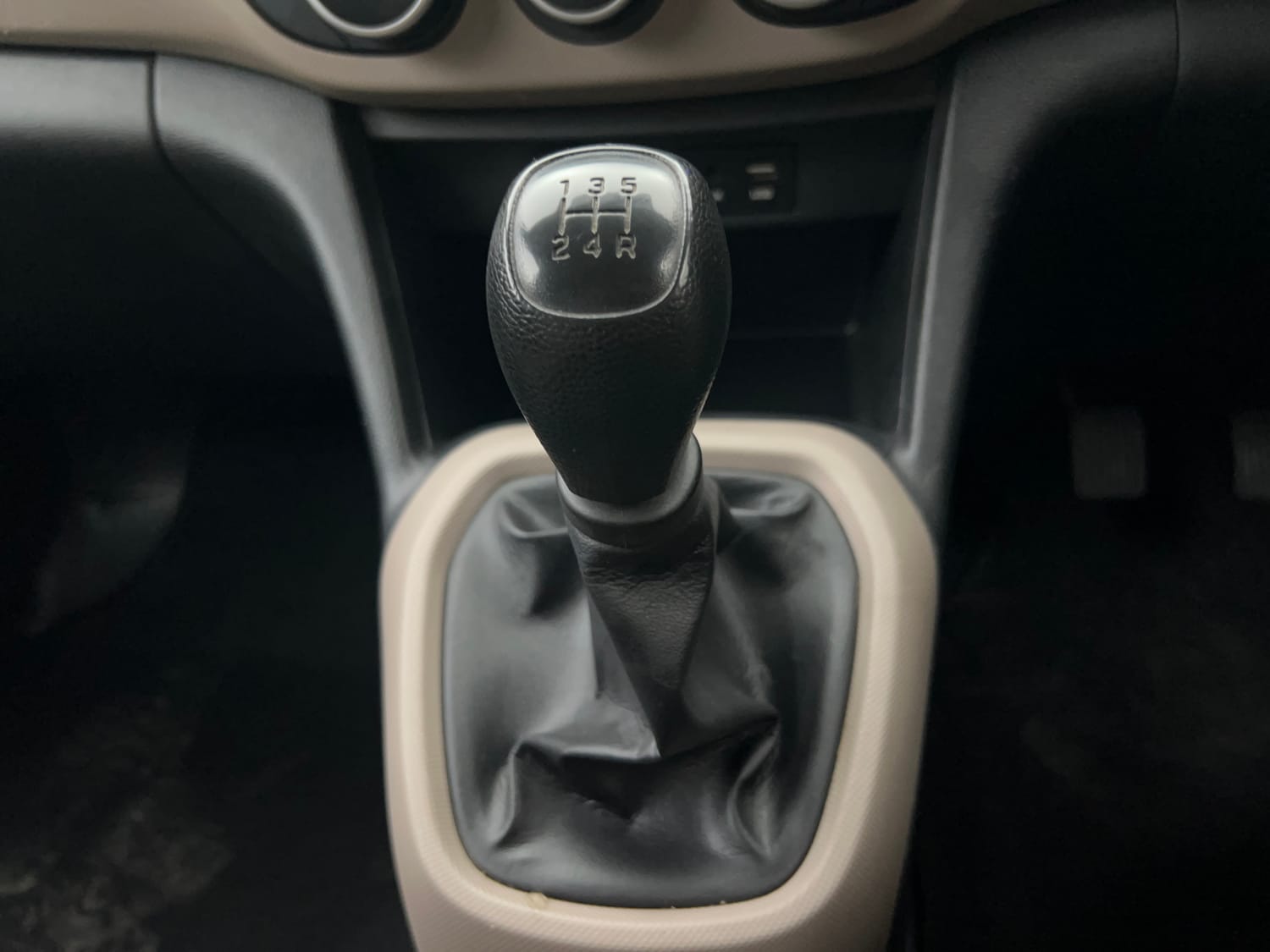 Used 2019 Hyundai Grand i10 Magna 1.2 Kappa VTVT Petrol Manual interior GEAR  KNOB VIEW