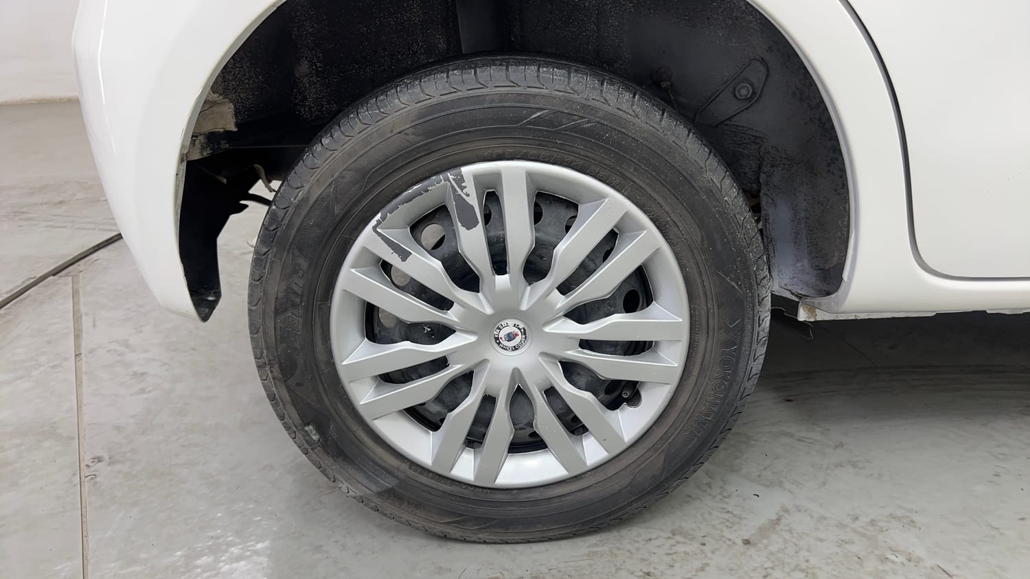 Used 2014 Toyota Etios Liva GD Diesel Manual tyres RIGHT REAR TYRE RIM VIEW