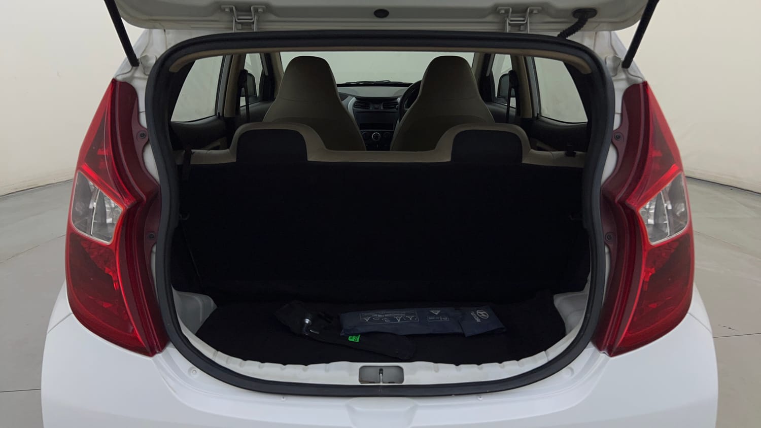 Used 2018 Hyundai Eon Era + Petrol Manual interior DICKY INSIDE VIEW